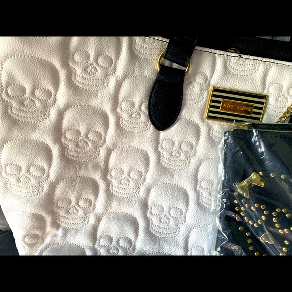 Betsey Johnson skull purse NWT - Picture 9 of 9